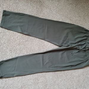 Lululemon on the fly pants